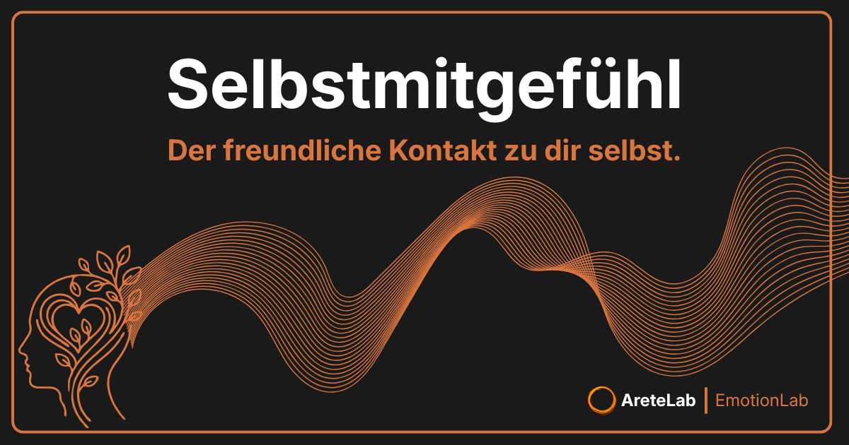 Frau praktiziert Selbstmitgefühl durch achtsame Selbstreflexion